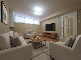 206 Alexander Rd #B, Newmarket, ON L3Y5P1