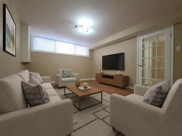 206 Alexander Rd #B, Newmarket, ON L3Y 5P1