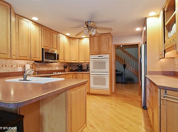 4th image of 742 E Braintree Ln