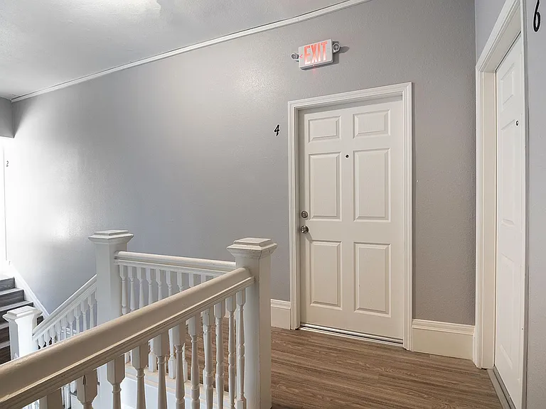 1017 S Burlington Ave — Photo 17