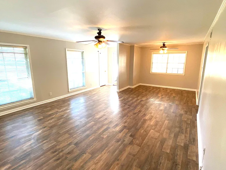 202 Newcastle Dr — Photo 4