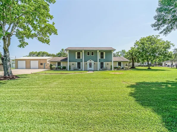 205 Chester Dr, Friendswood, TX 77546