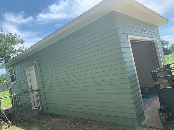3rd image of 622 SW 26th Pl