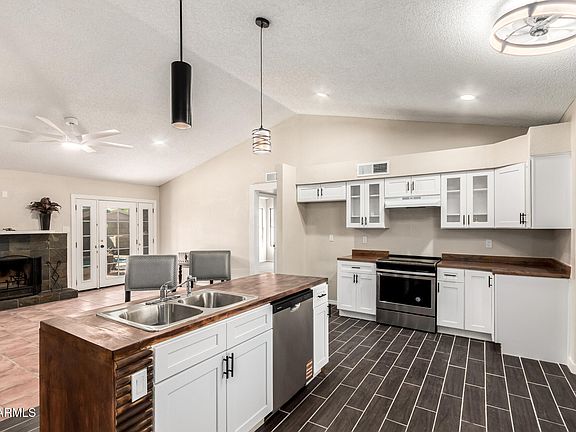 5th image of 435 E ROCKWOOD Drive