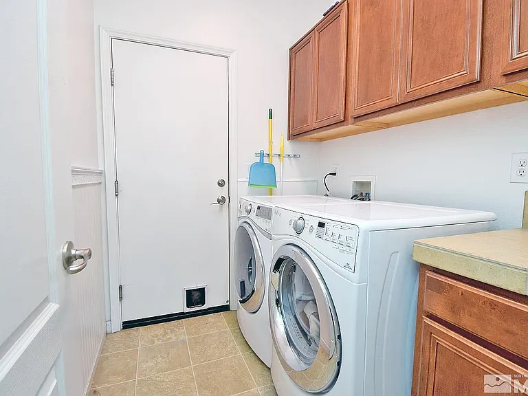 6889 Centaurus Dr — Photo 9