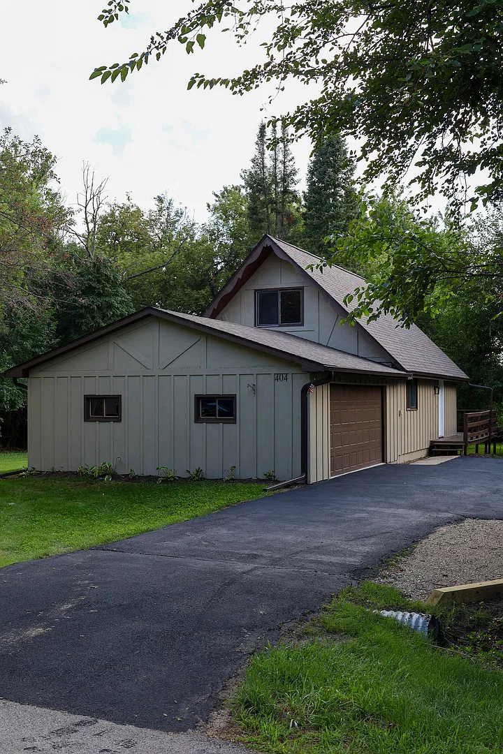 3 bed, 1152 sqft, $2,100 — Photo 1