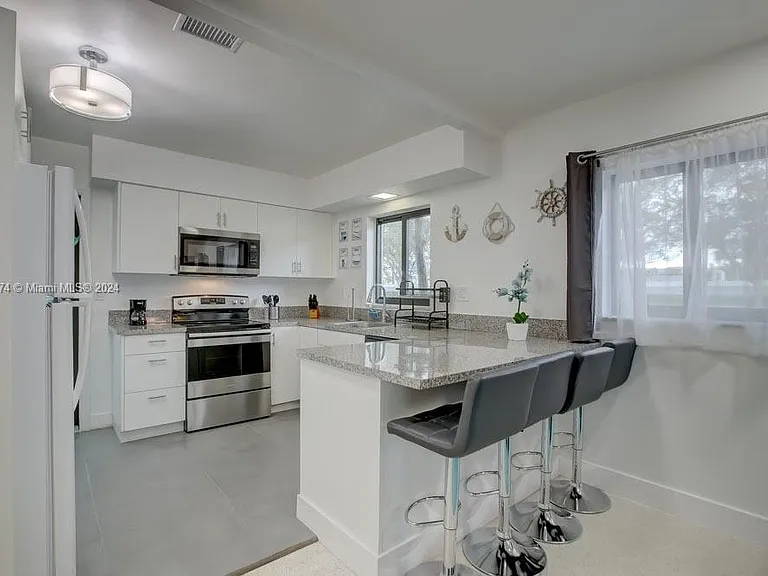 1700 SW 20th St — Photo 5
