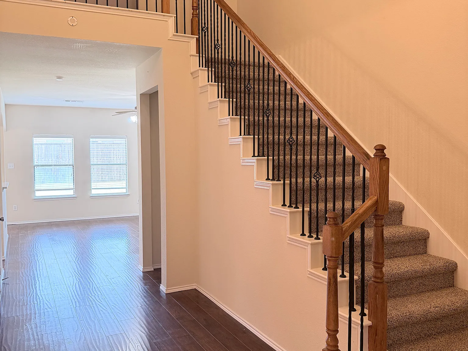 5 bed, 2709 sqft, $2,450 — Photo 3