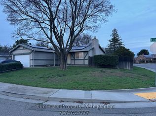 400 W Creekside Cir, Dixon, CA