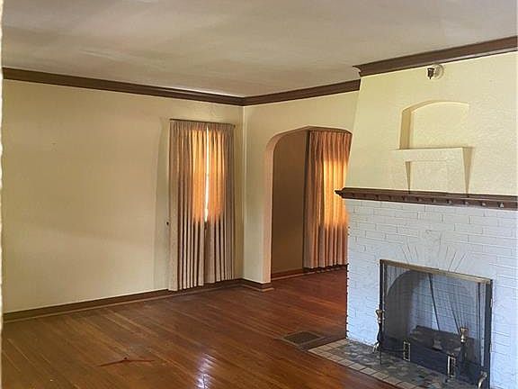 2nd image of 39 W Hillcrest Ave