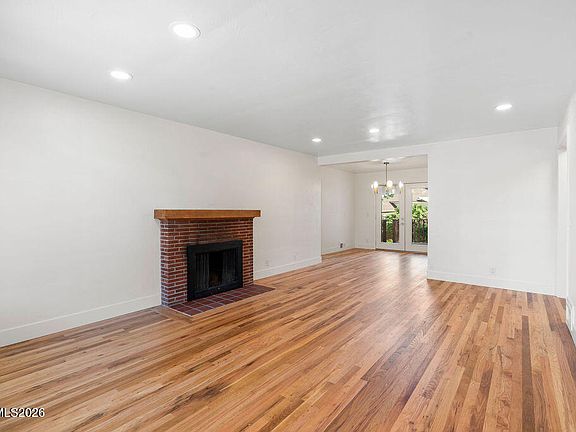3rd image of 1606 Knoll Dr