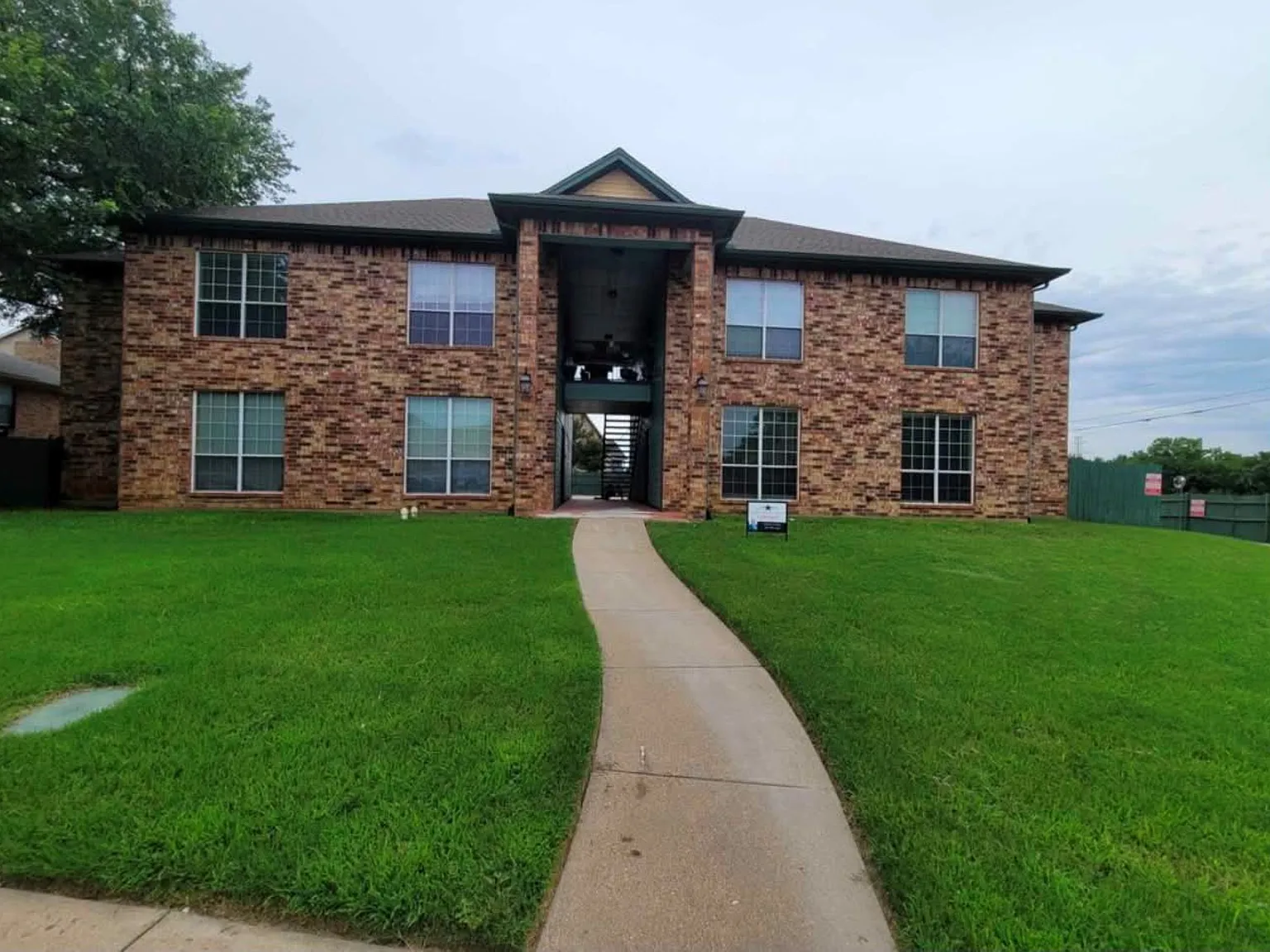 3 bed, 1275 sqft, $1,995 — Photo 2