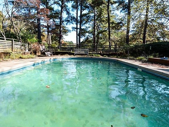4th image of 8274 Seven Oaks Dr