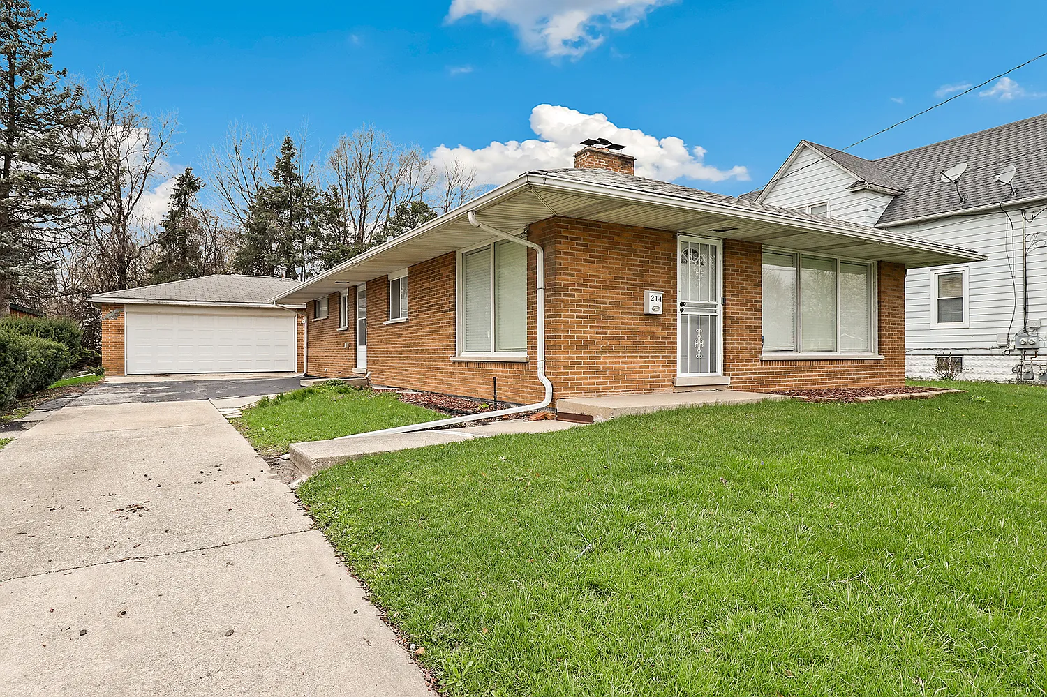 214 N Hunter St photo 1