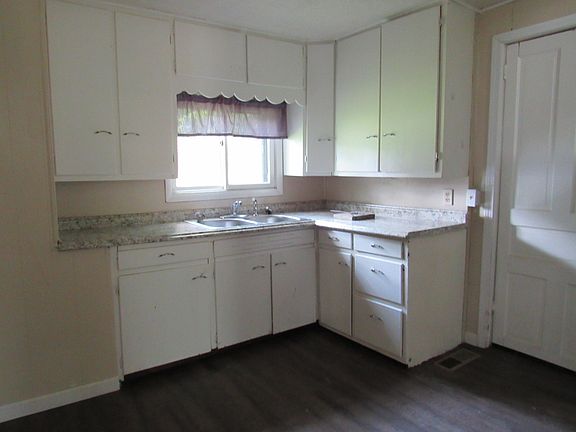 3rd image of 161 Palmer Ave