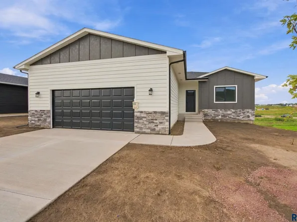 1713 N Concord Dr, Sioux Falls, SD 57110