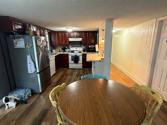 4th image of 108 Clinton St