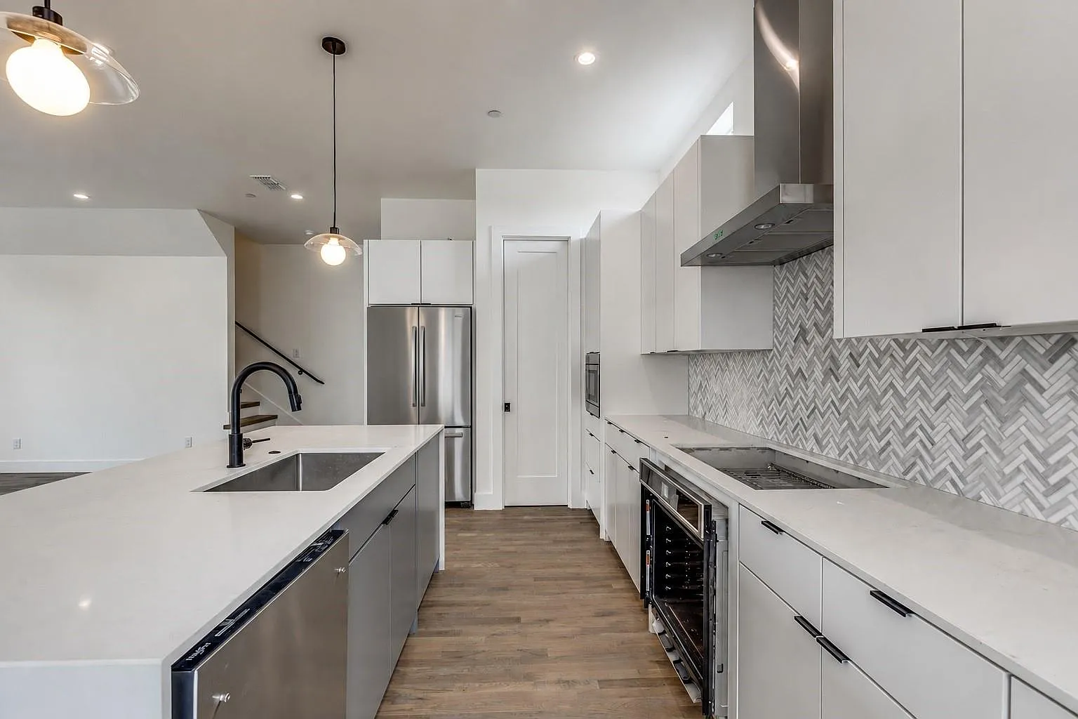 2 bed, 2.5 bath, 1759 sqft, $3,000 — Photo 3