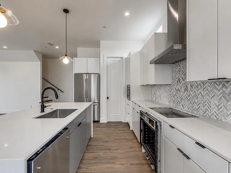 2915 Lucas Dr #105 — Photo 3