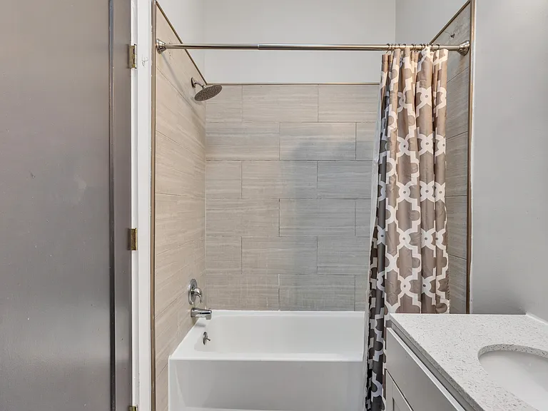 1319 W Fayette St — Photo 14