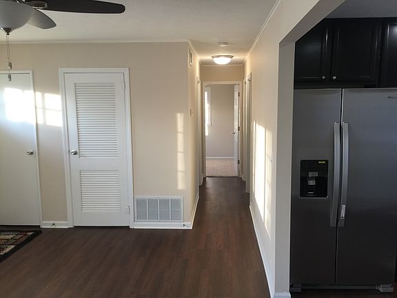 3rd image of 4817 Warren Dr