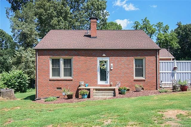 1st image of 836 Kentwood Cir