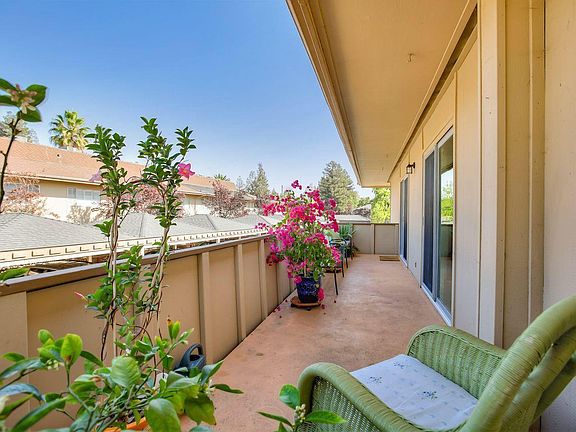 4th image of 554 Toyon Ave
