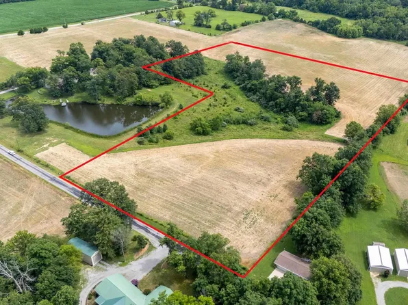 12 Perry Rd, Pittsburg, IL 62974