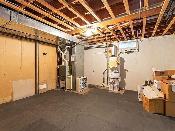 4th image of 1121 27th St NE