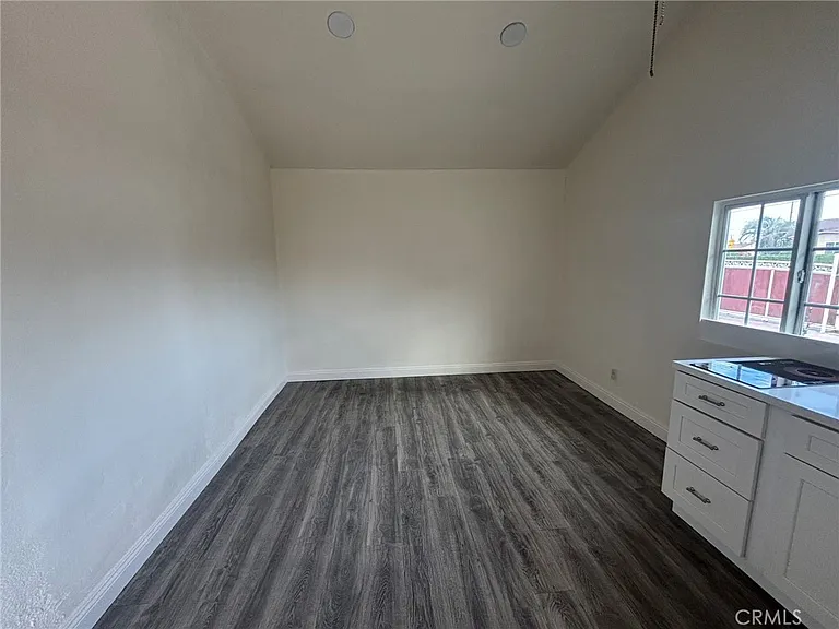 11969 166 — Photo 2