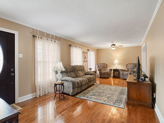 5th image of 211 Donna Dr
