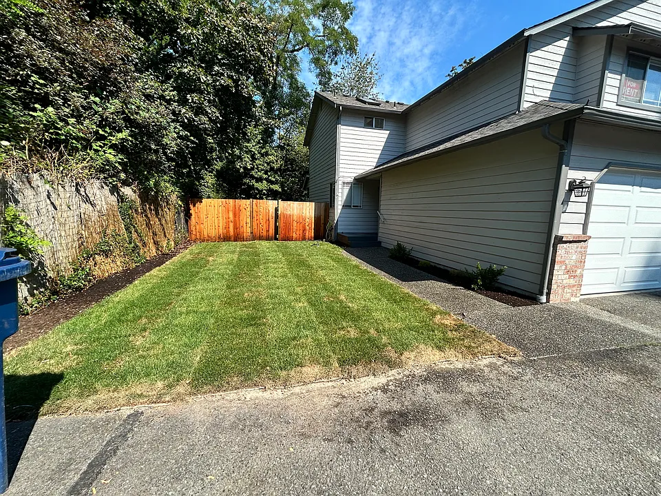 1389 Cedar Ave #A