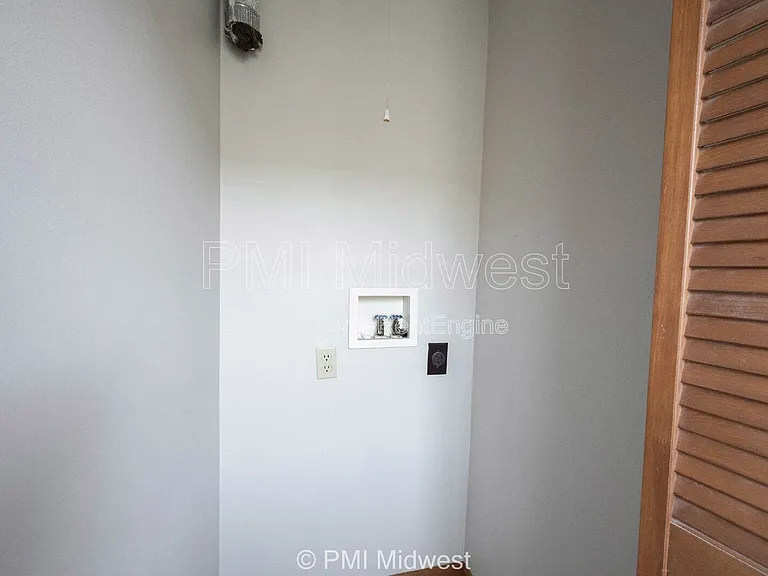 1708 S Market St — Photo 8