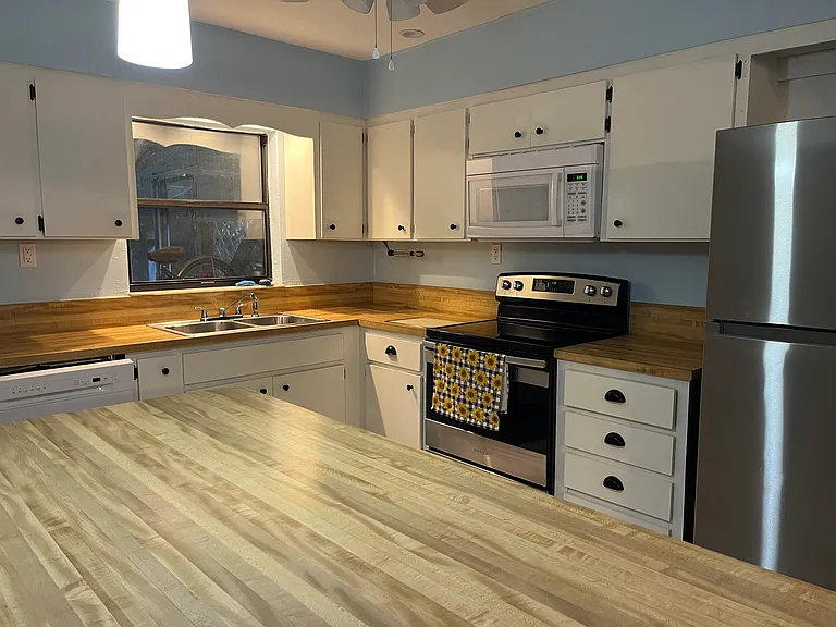 17451 Southside Ct — Photo 5