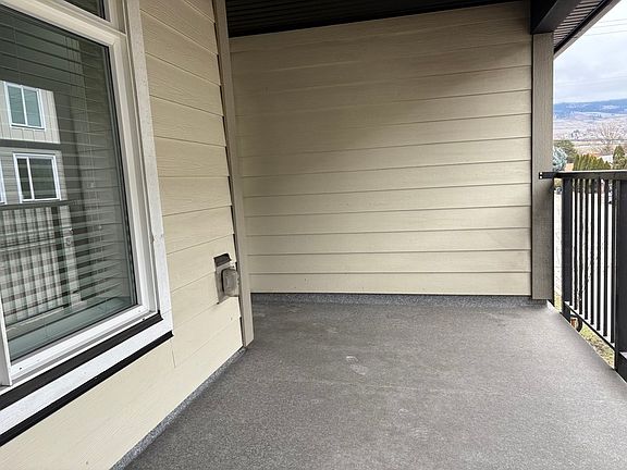3rd image of 1308 Rutland Rd N Unit 15