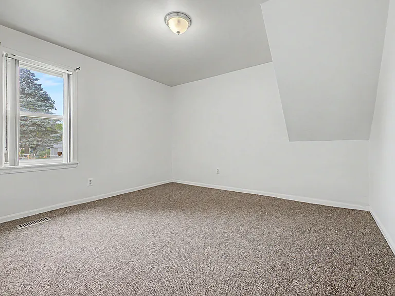 29438 Elmwood St — Photo 22