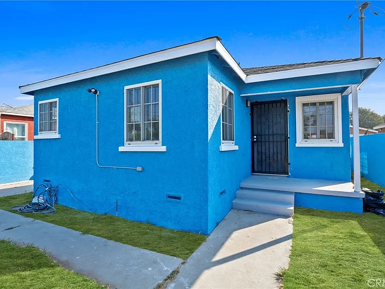 11006 S Truro Ave — Photo 1
