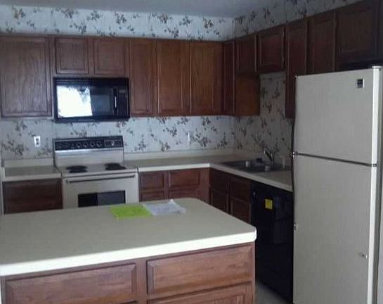 2nd image of 14361 Fairway Dr