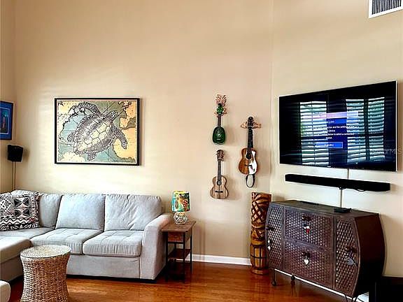 5th image of 122 RIDGEWAY BLVD