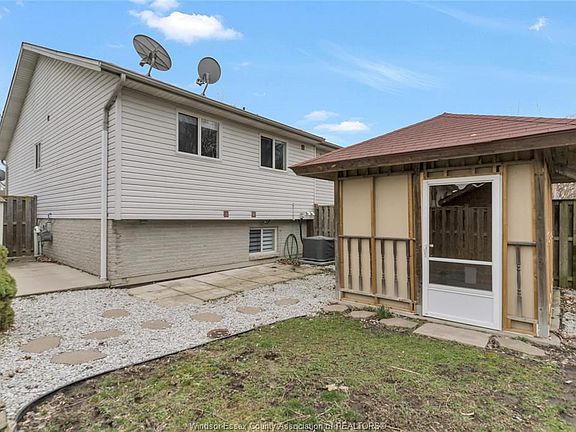 3rd image of 176 Rivervilla Ct