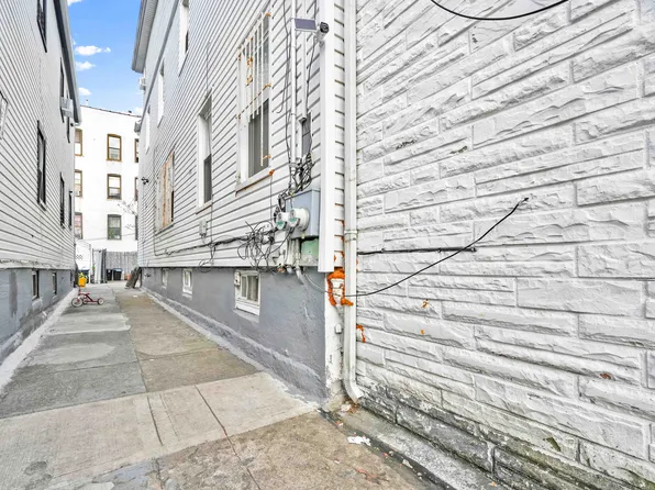 109-55 Lefferts Boulevard image 3 of 21