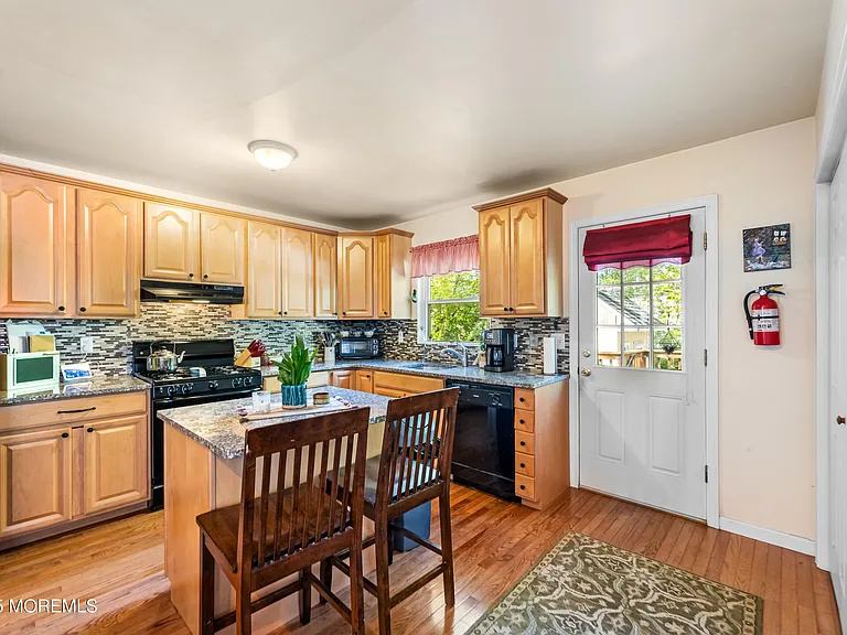 105 Wayside Dr — Photo 14