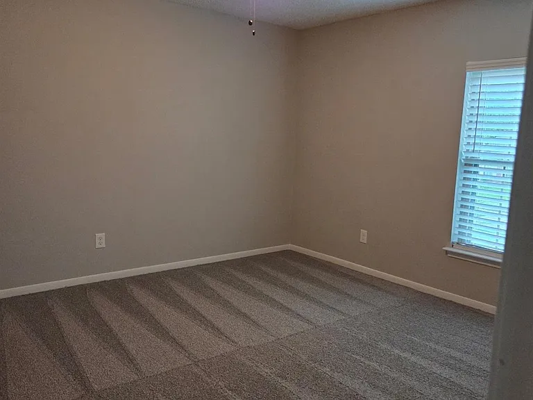 8714 Warrenford Dr — Photo 16