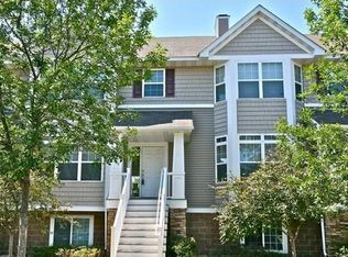2817 Arona St, Roseville, MN 55113