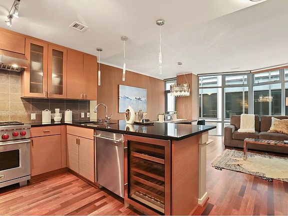 3rd image of 819 Virginia St Unit 3206