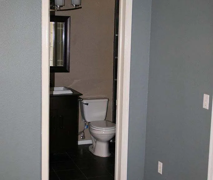 1013 W Westchester Ave — Photo 21