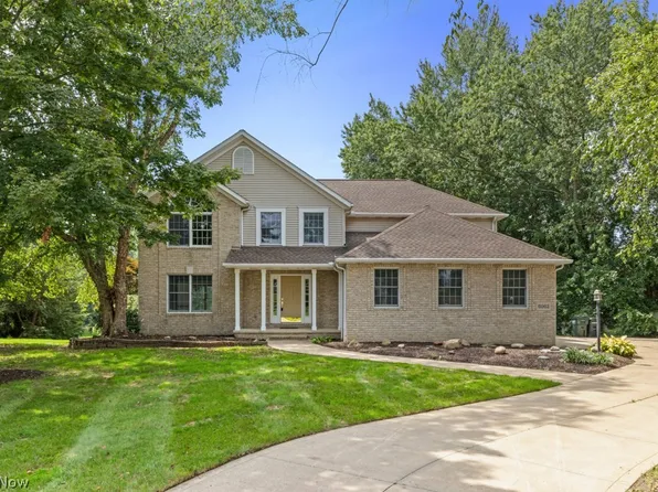 6962 Mapleridge Cir NW, Canton, OH 44718