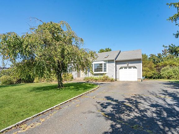 3rd image of 152 Baywood Drive