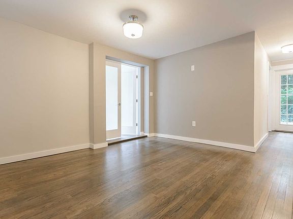 4th image of 278 Glen Ave