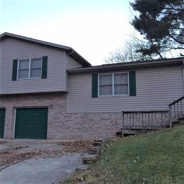 1st image of 605 Pine Ln